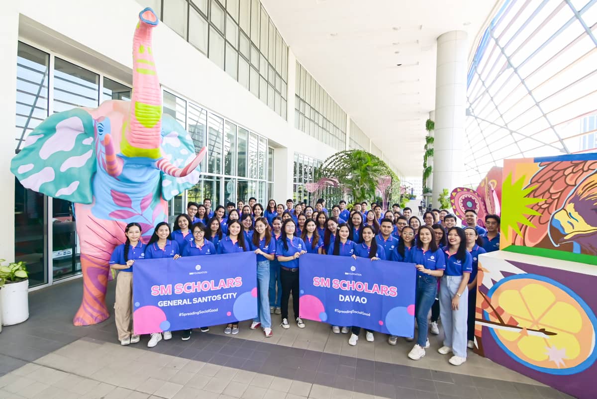 SM Foundation holds the third leg of the general assembly in SM Lanang Premier, encouraging Davao-based scholars to learn more about the program’s benefits, such as the internship opportunities and exclusive job offers within the SM Group during Christmas and semestral breaks and upon graduation.